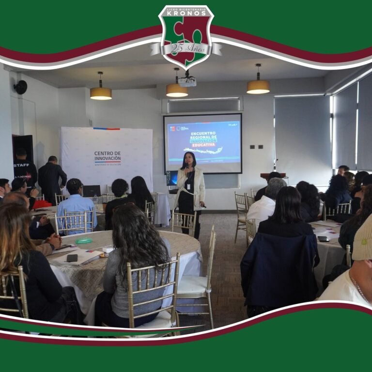 Estimada comunidad Kronos, compartimos fotografías de la Presentación del proyecto de innovación escolar “Biblioteca Digital Inclusiva”. En este evento, docentes y un estudiante representante de 4to m (2)